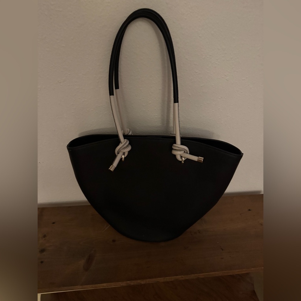 Ted Baker
Ammela Rope Handle Leather Tote - Picture 2 of 8